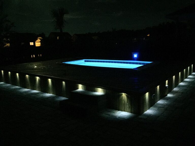 500OS室外泳池灯亮起
