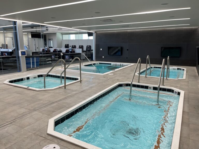 UTPB - 1500 T的水疗室和跳水池